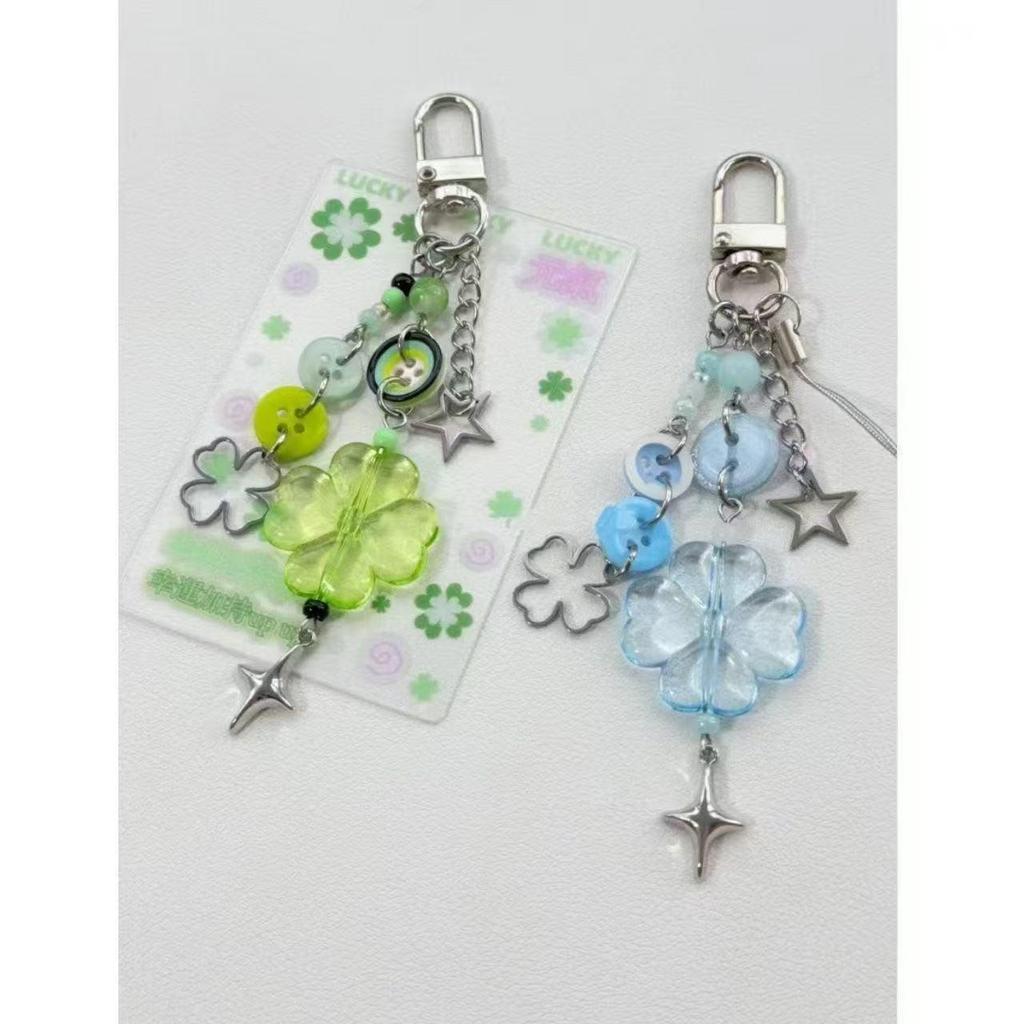 Олдскульный брелок-подвеска для телефона из бисера «Счастливый четырехлистный клевер»