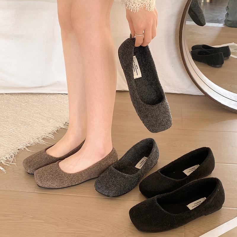 Fashion and lightweight retro flat-bottomed shallow-mouth single shoes women's 2025 new spring and autumn versatile skirt soft-soled Mary Jane shoes