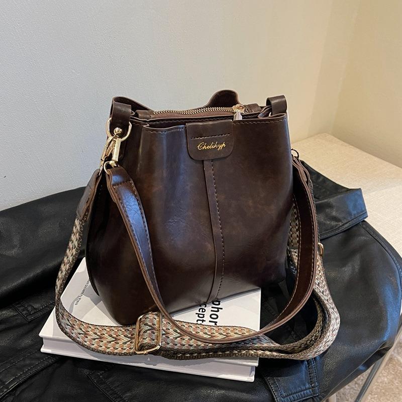 Сегодняшние популярные сумки, сумки-ведра, новые женские плечевые сумки высокого класса, осенне-зимние ретро широкие плечевые ремни, сумки через плечо.