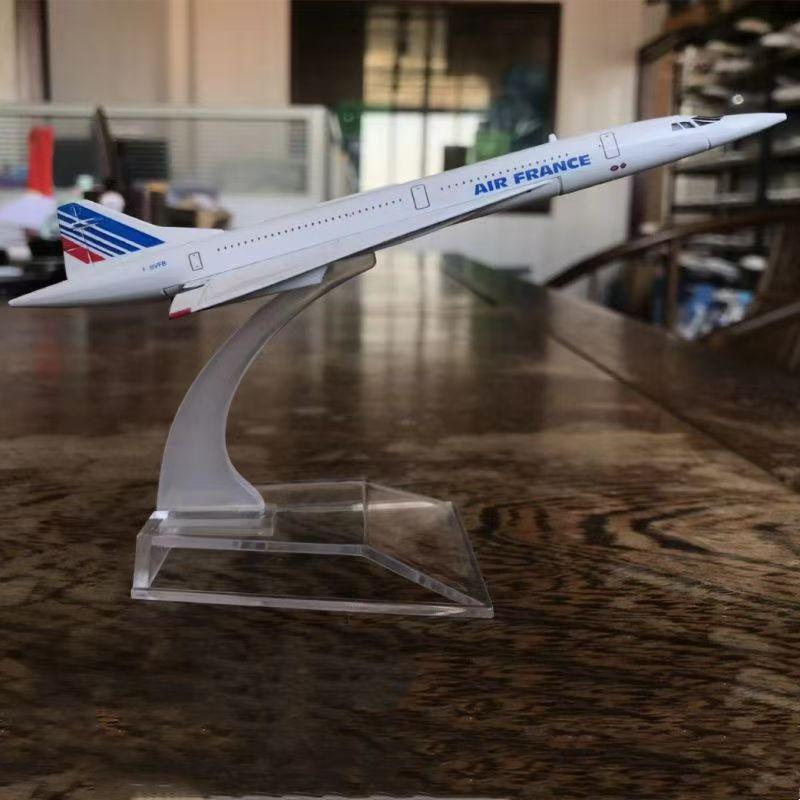 Модели из сплава президентских самолетов: ATR FK50, C919, A350, B747, A320, A330, A380