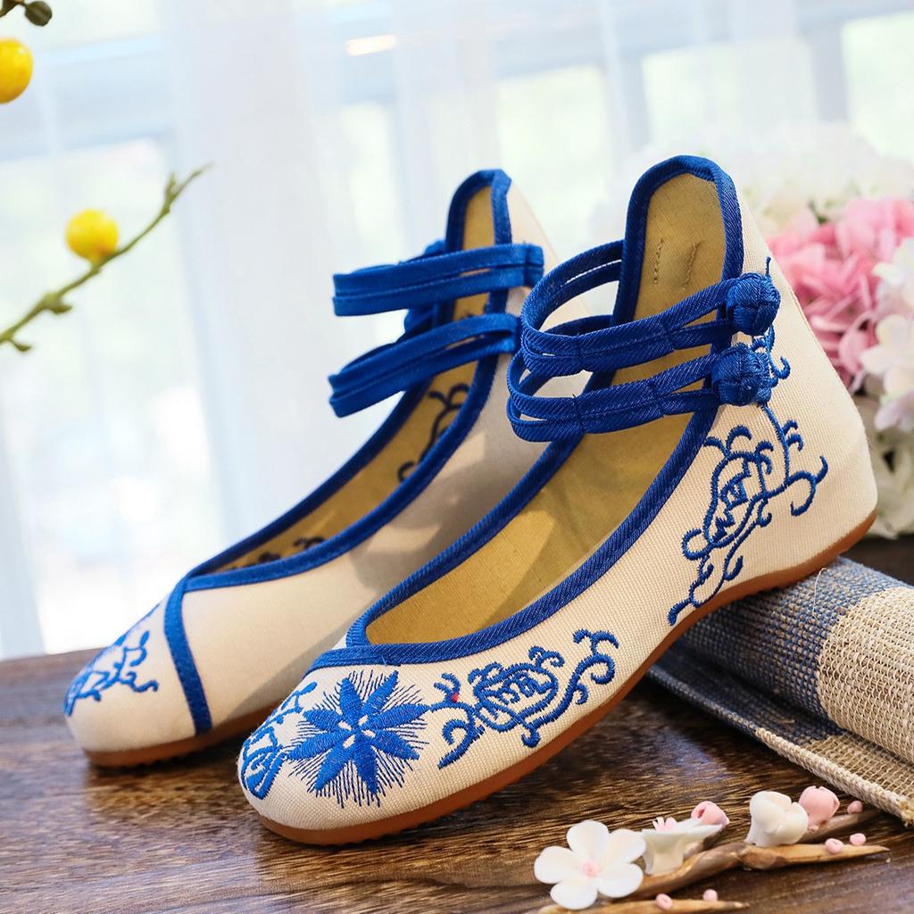 Low Heels, Single Shoes, Blue and White Porcelain Shallow Mouth Beef Tendon Sole Embroidered Cloth Women's Shoes, Mother Shoes Dance