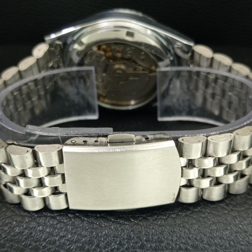 ЯПОНСКИЕ ВИНТАЖНЫЕ ОТРЕМОНТИРОВАННЫЕ МУЖСКИЕ АВТОМАТИЧЕСКИЕ ЧАСЫ SEIKO 5 С ЧЕРНЫМ ЦИФЕРБЛАТОМ a443987-1