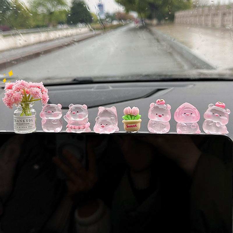 1 Набор Милых Украшений для Автомобиля Мультяшная Смоляная Модель Свинки Декор Центральной Консоли Автомобиля Аксессуары для Приборной Панели Салона Авто