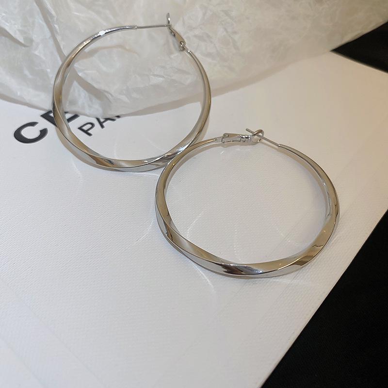 Серьги-пусеты из серебра в форме буквы C с бриллиантовыми цирконами - Геометрический дизайн в стиле легкой роскоши для изысканного, уникального темперамента.