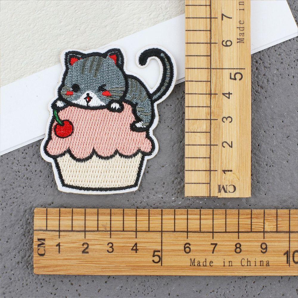 Значки, джинсы, детская одежда, нашивки для одежды, вышивка кота, нашивки с вышивкой кота, аппликации в виде кота