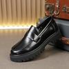 Новые модные лоферы на мягкой подошве с противоскользящим эффектом для подростков, классические черно-белые мужские удобные кожаные туфли на толстой подошве