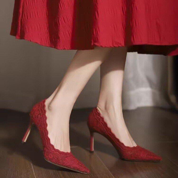 Белые туфли на высоком каблуке свадебная обувь весенние с острым носком тонкий каблук вышитое кружево Свадебное платье Xiuhe свадебная обувь