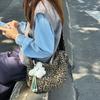 Осенне-зимняя американская ретро-стиль леопардовый принт коричневая подмышечная сумка женская большая вместимость шоппинг通勤 мессенджер