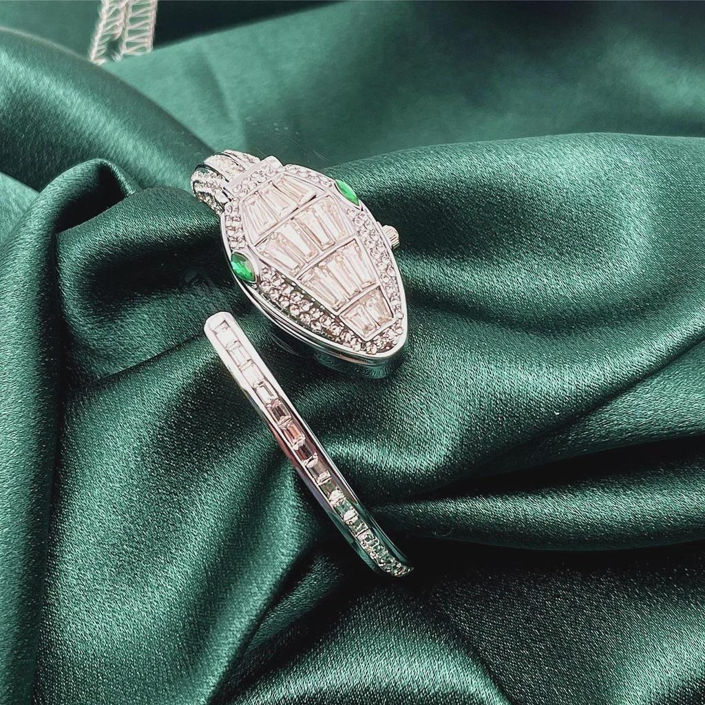 Кварцевые часы с бриллиантовым браслетом Snake 2023 года — хит продаж, дизайн в форме змеи