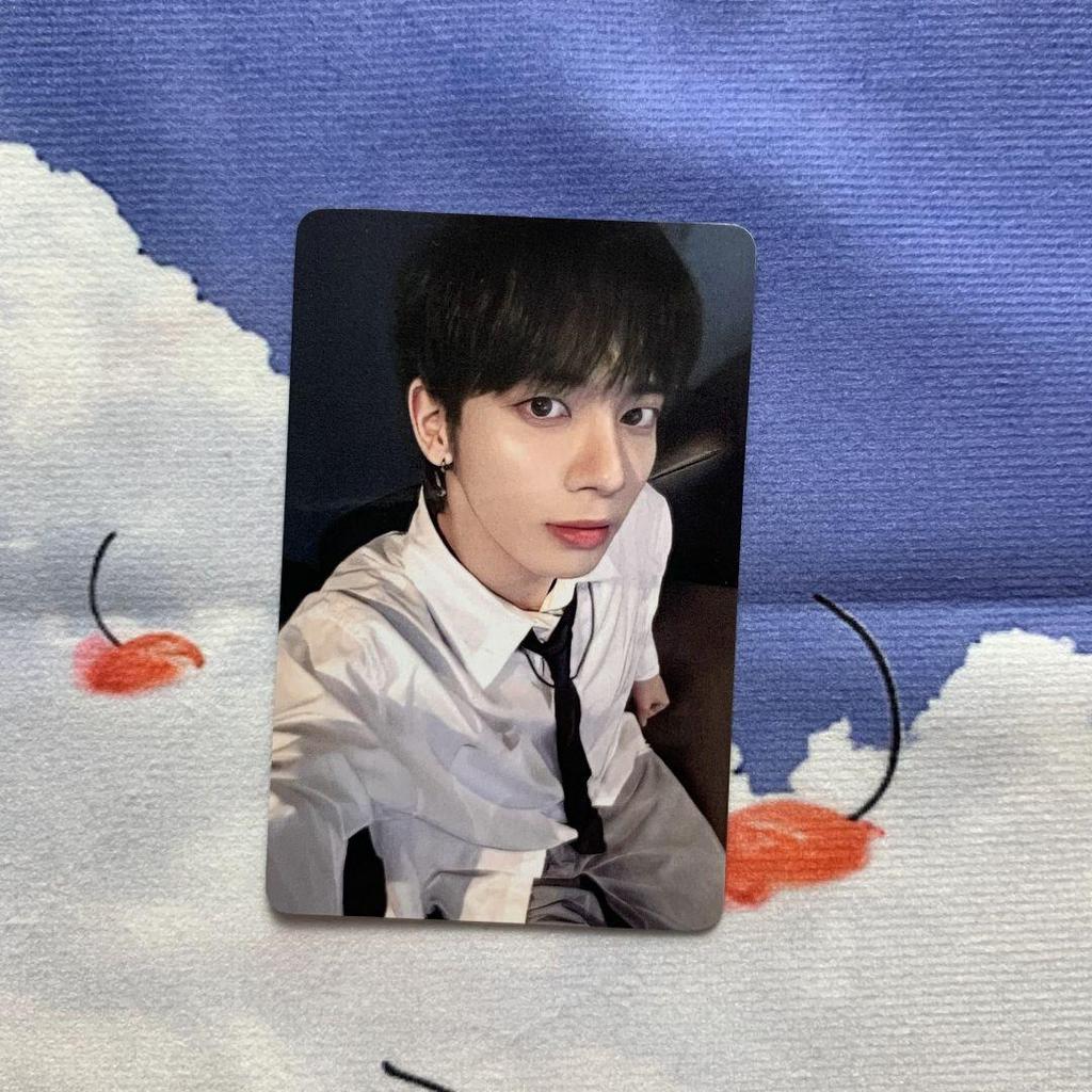 [USED] TXT Kpop Nara Taehyung SANCTUARY US Exclusive Trading Card
