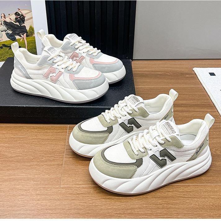 2024 толстая подошва маленькие белые туфли женские новые весенние сетчатые дышащие 100 повседневные спортивные туфли Pop Daddy Single