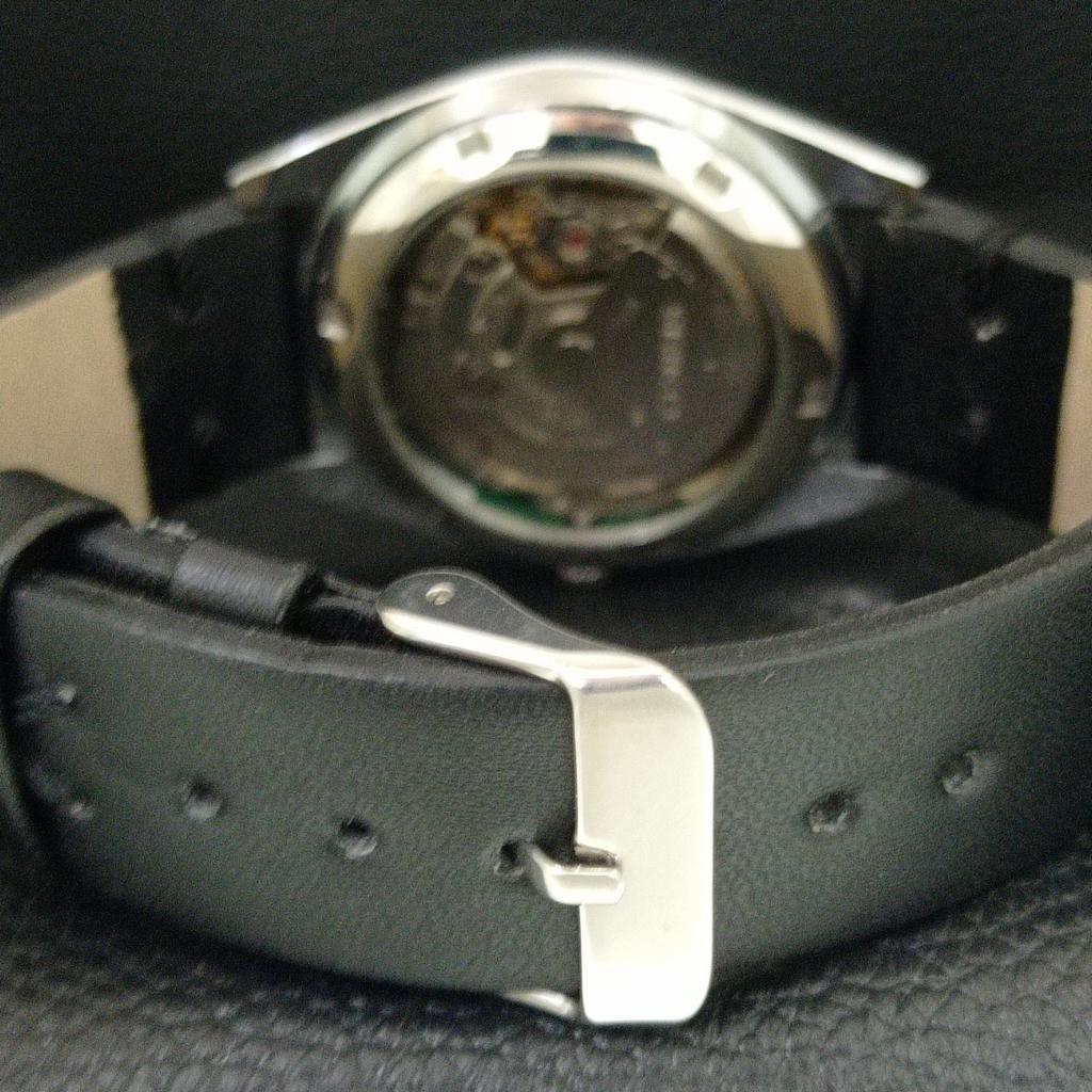 ЯПОНСКИЕ ВИНТАЖНЫЕ ОТРЕМОНТИРОВАННЫЕ МУЖСКИЕ АВТОМАТИЧЕСКИЕ ЧАСЫ SEIKO 5 С ЧЕРНЫМ ЦИФЕРБЛАТОМ a444242-1