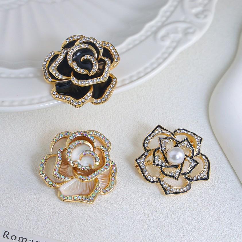 Exquisite Butterfly & Rose Camellia Brooch - Elegant Flower Corsage for Women's Suit Coats