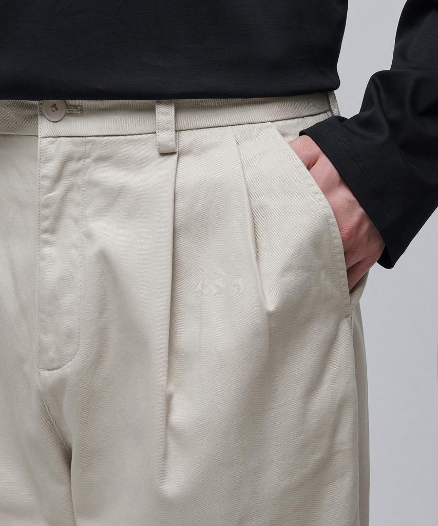 MUSINSA STANDARD Two-Tuck Wide Chino Pants [Light Beige]
