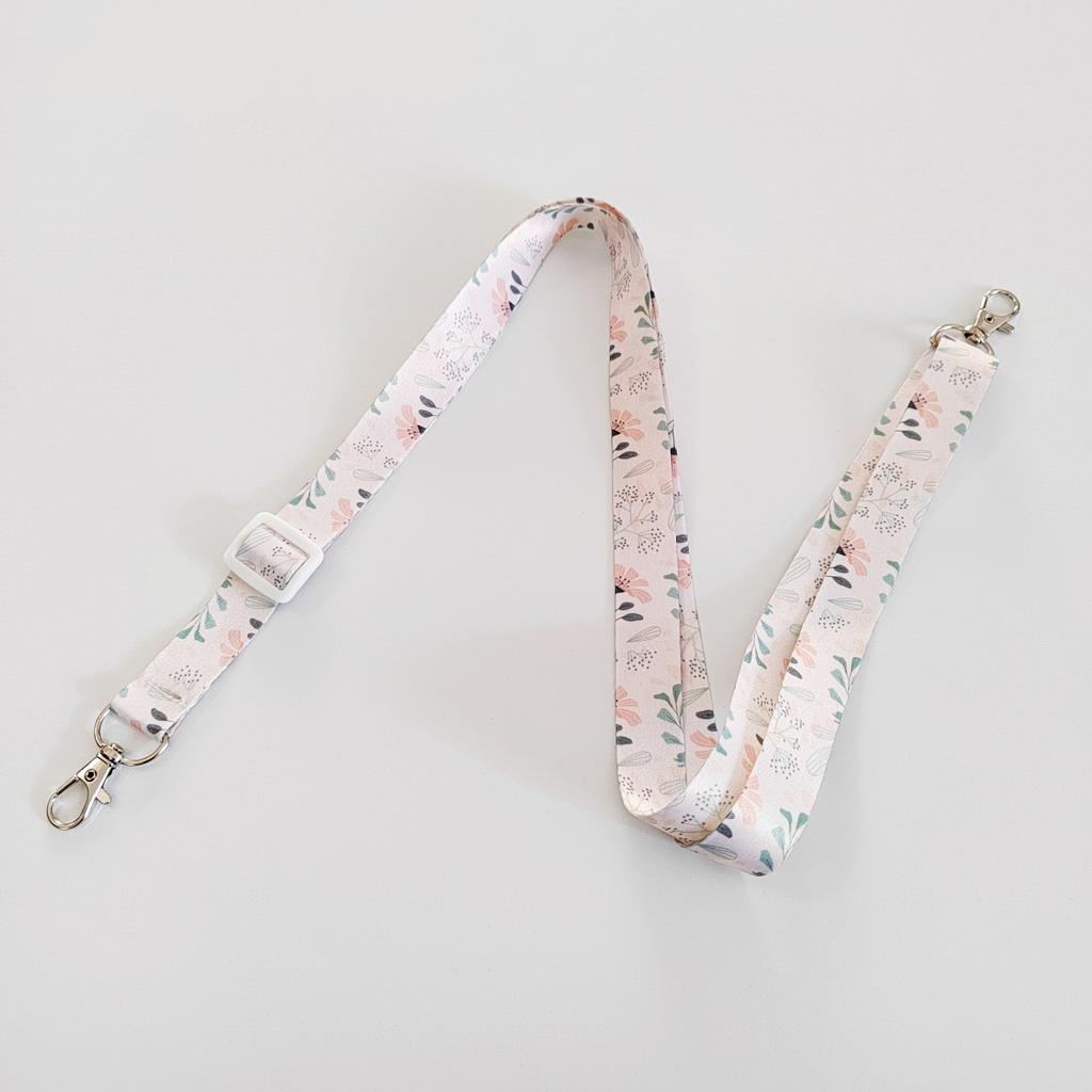 Плетеный ремень с принтом. Камера для телефона. Ремень через плечо. Женская сумка. Ремень через плечо.