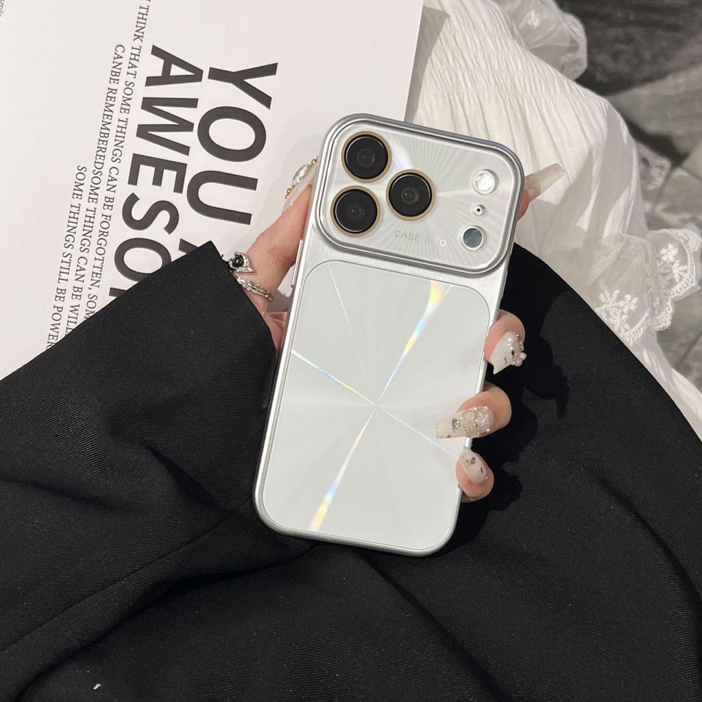 Защитный чехол Aurora Silver с лазерной кромкой для iPhone 16 Pro Max с большим окном