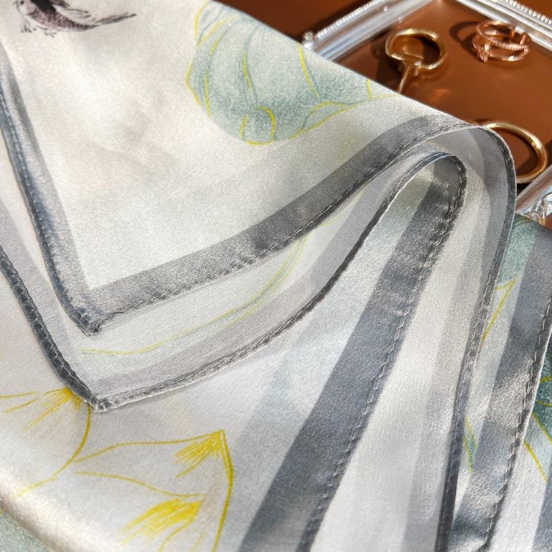 Spring New Fresh Flower Silk Crepe Satin Printed Silk Scarf Women's Fashion Versatile Mulberry Silk Small Square Scarf