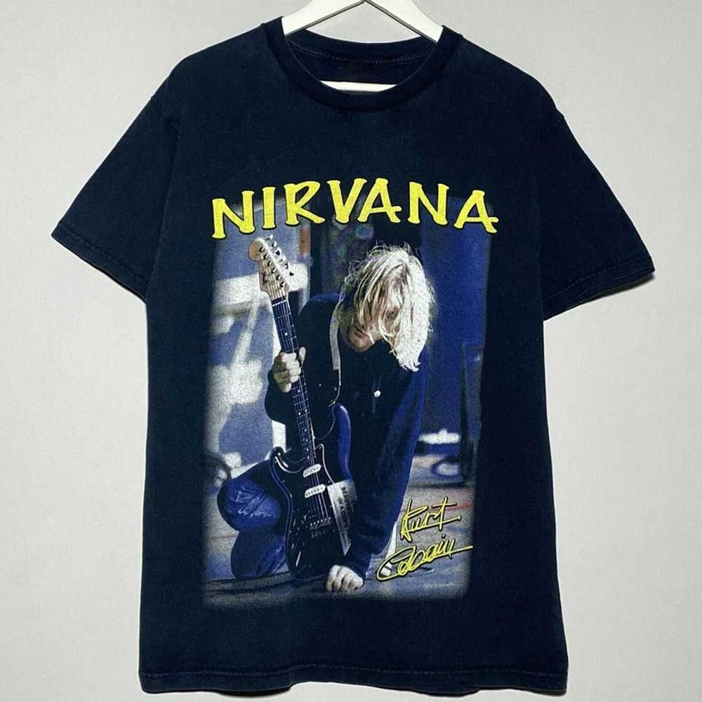26 Nirvana Kurt Cobain vintage T-shirt Kurt Cobain Kurt Cobain T-shirt Nirvana Unisex T-Shirt