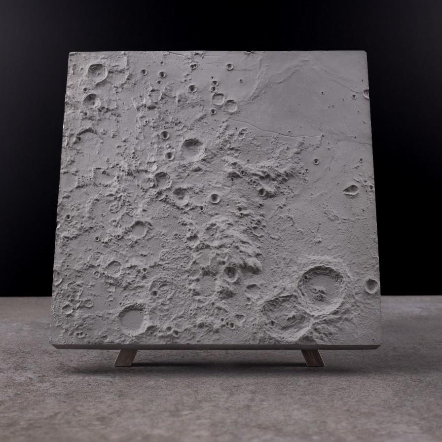 Space Plate Stand - 30×30 cm (silver)