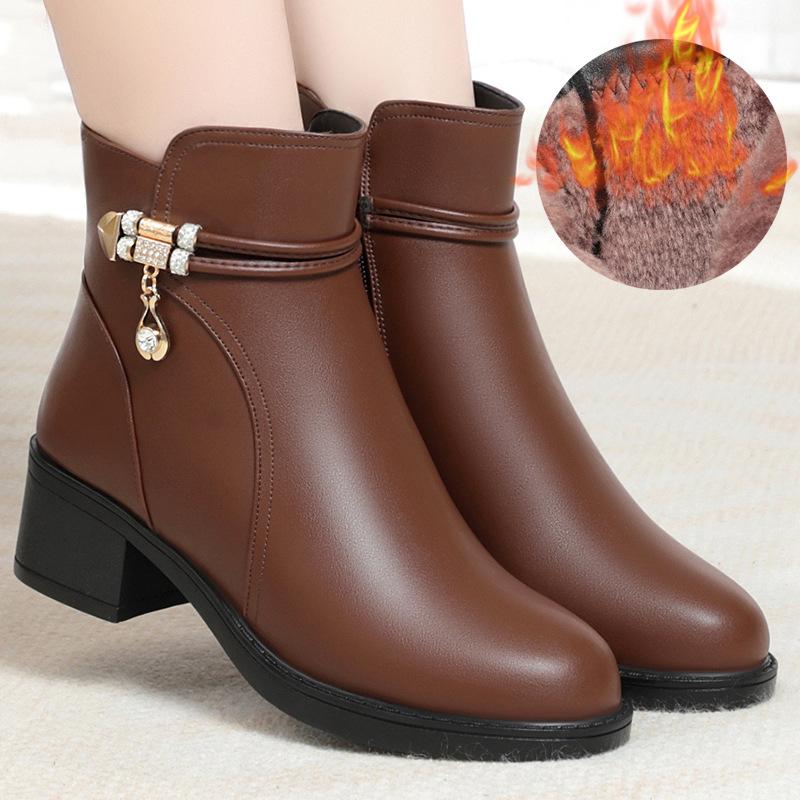 Autumn and Winter New Short Boots Women's Soft Leather Soft Soles Comfortable Boots Velvet Leather Shoes and Elderly Short Cotton Shoes