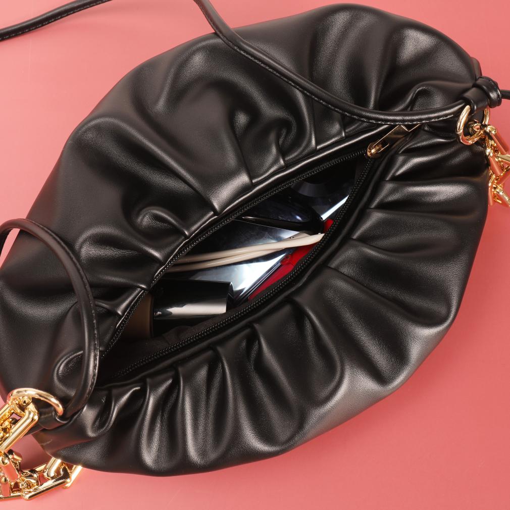 То же самое с новой сумкой на плечо 2021 года с толстой цепочкой и облачной сумкой