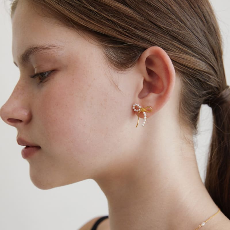 TATIANA (925 Silver) Present Pearl Rose Earrings EC3102