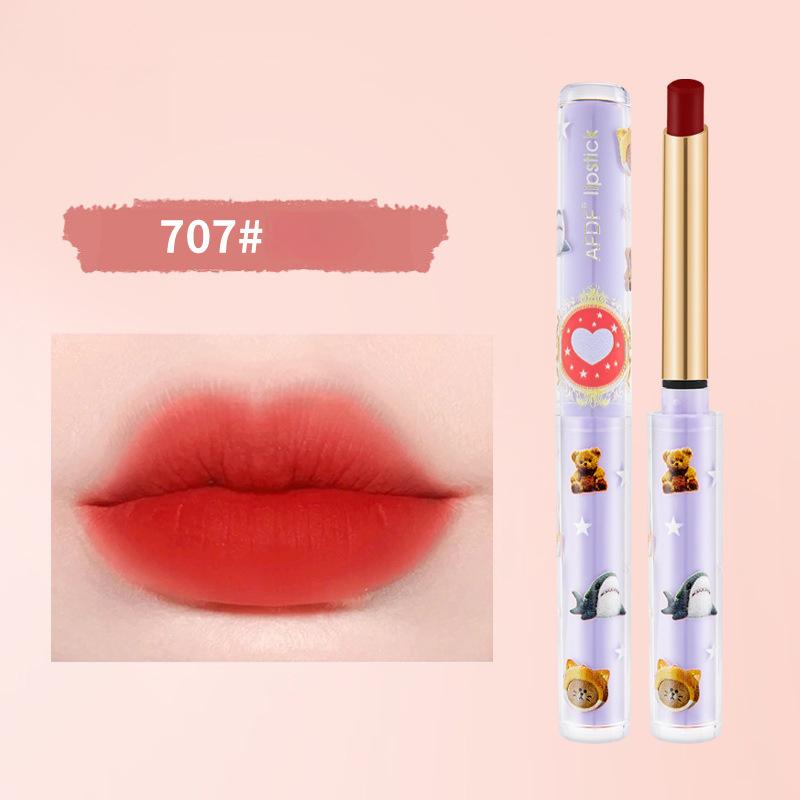 Помада в небольшом тюбике, матовая поверхность, не выцветает, не сушит, легко окрашивается, водостойкая, устойчивая к поту помада, косметическая помада