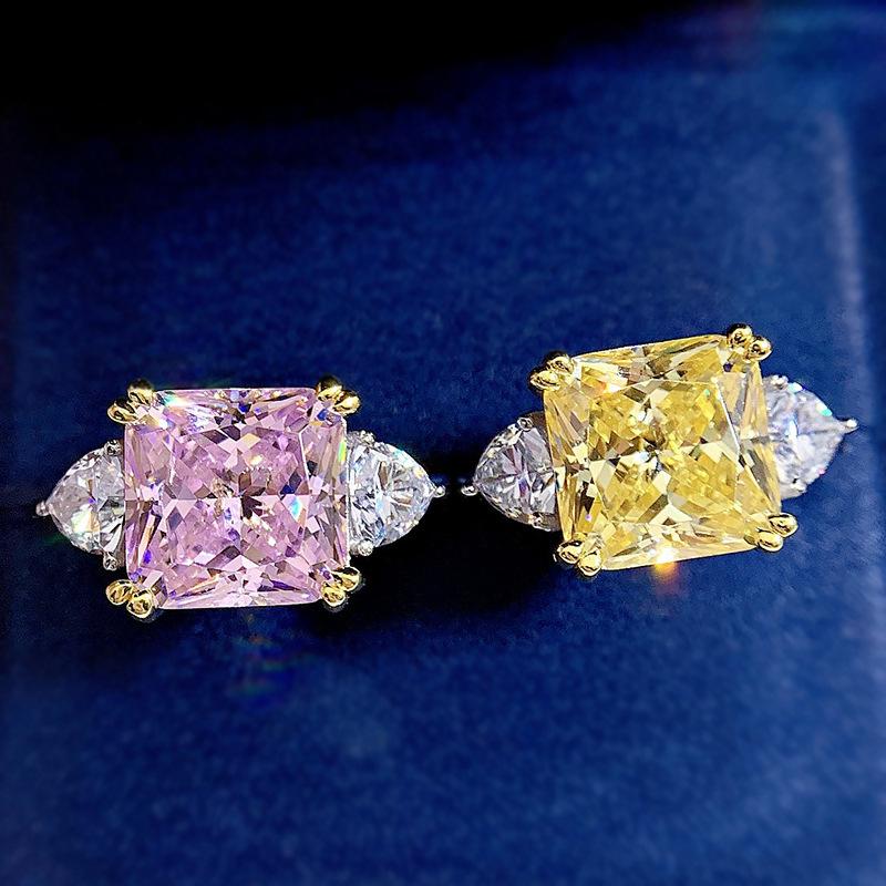 Благородное женское бриллиантовое кольцо S925 Silver High Carbon Diamond 5 Carat Square Poodle Yellow Powder Diamond Ring Impact Ring для женщин