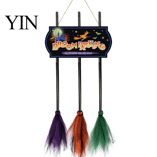 Halloween Yard And Porch Supplies Broom Parking Sign with 3 Witch Brooms, Hocus Pocus Themed Wooden Sign, Party Ornaments Funny Wall Hanging