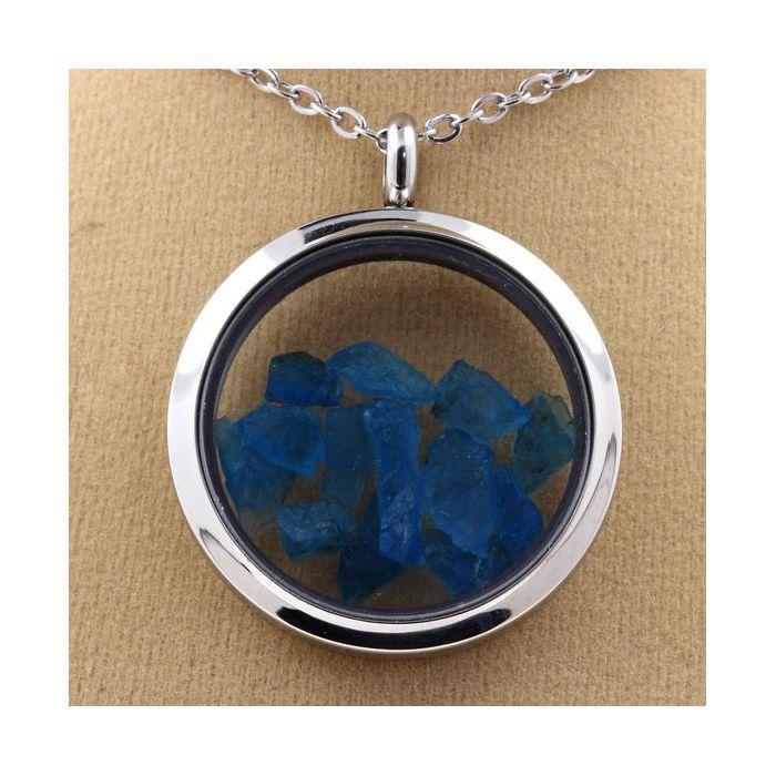 Pierres et Minéraux. Collier Apatite bleu neon brut. Modèle Médaillon 25 mm. Couleur Argent.