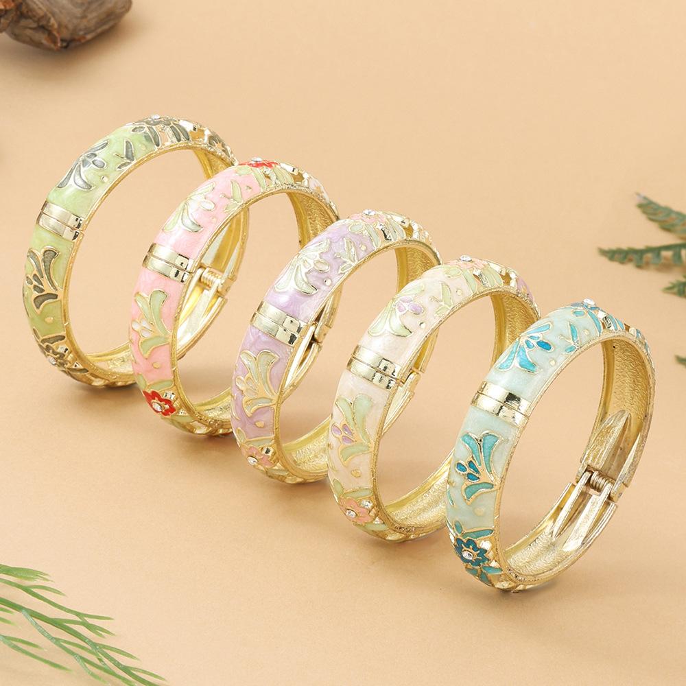 2Pcs Chunky Enamel Flower Bangles Set for Women Ethnic Style Hollowed Floral Cloisonne Bracelet Vintage Charms Jewelry Gifts