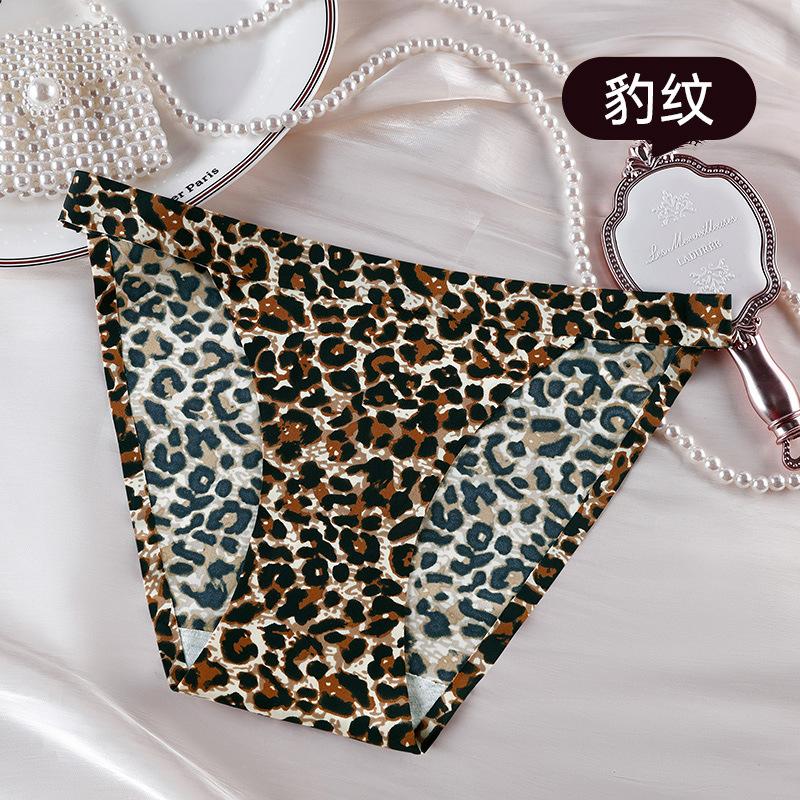 Женские трусы, бесшовное нижнее белье, тонкие удобные трусики, трусы с низкой талией, треугольные шорты с подтяжкой бедер для девочек