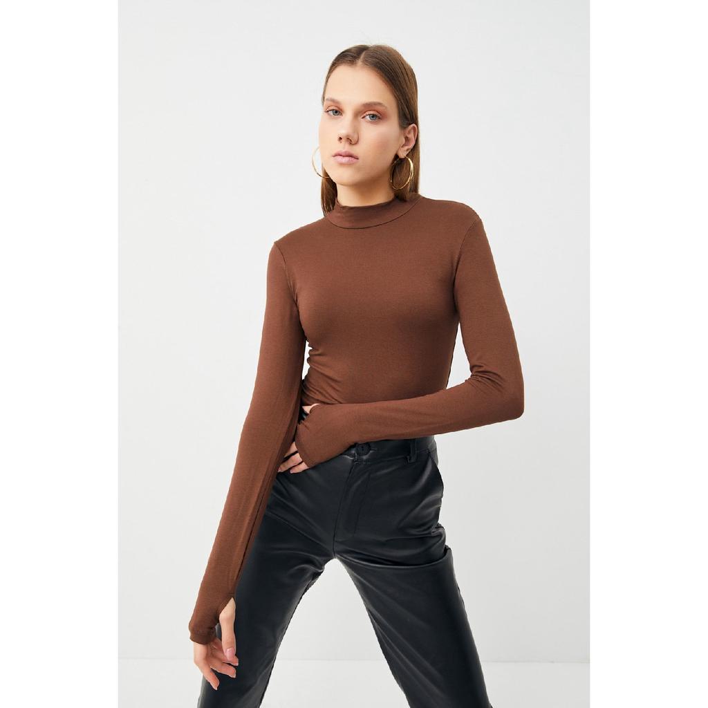 Женское черное боди с деталями на пальцах