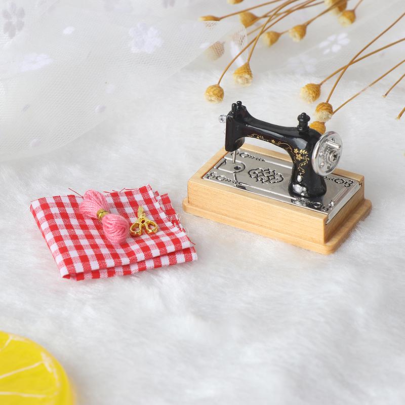 1/12 Dollhouse Miniature Sewing Machine With Scissors Thread Cloth