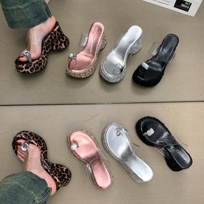 Модные женские шлепанцы Модные леопардовые сандалии на танкетке Сандалии на платформе с перемычкой для пальца для женщин Прозрачные ПВХ Сандалии на высоком каблуке