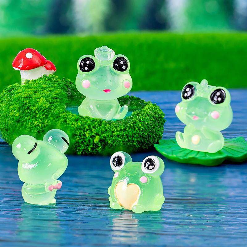 6Pcs Mini Frog Garden Decor Luminous Frog Figurines Miniature Home Decor Tiny Resin Frogs Fairy Garden Decor