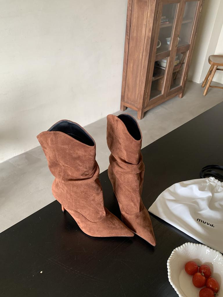 Ботильоны-чулки средней длины с острым носком и плиссировкой, женские, на тонком каблуке, в стиле ленивый ветер, для малышек, 2025, осенние, свободные замшевые ботильоны на высоком каблуке