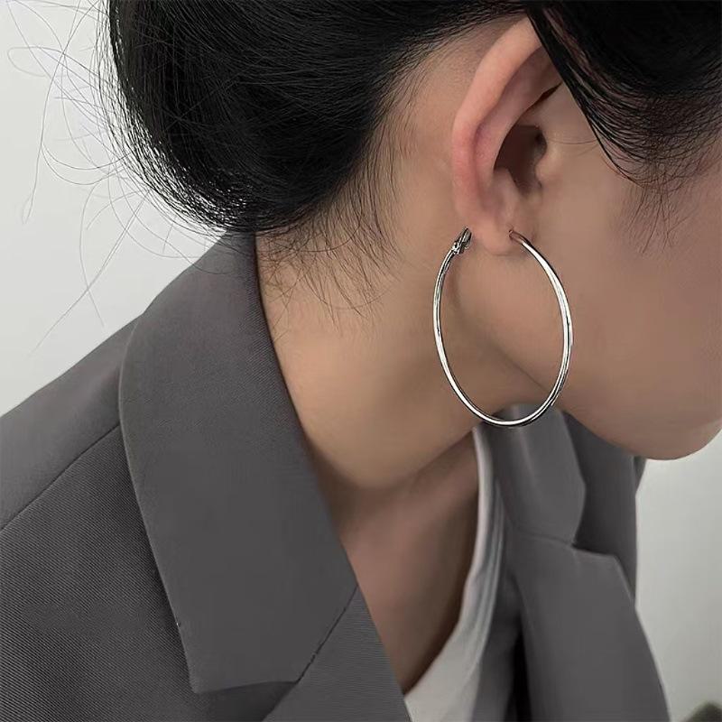 2024 Trendy European & American Large Hoop Earrings for Women: Simple, Chic, and Stylish Design