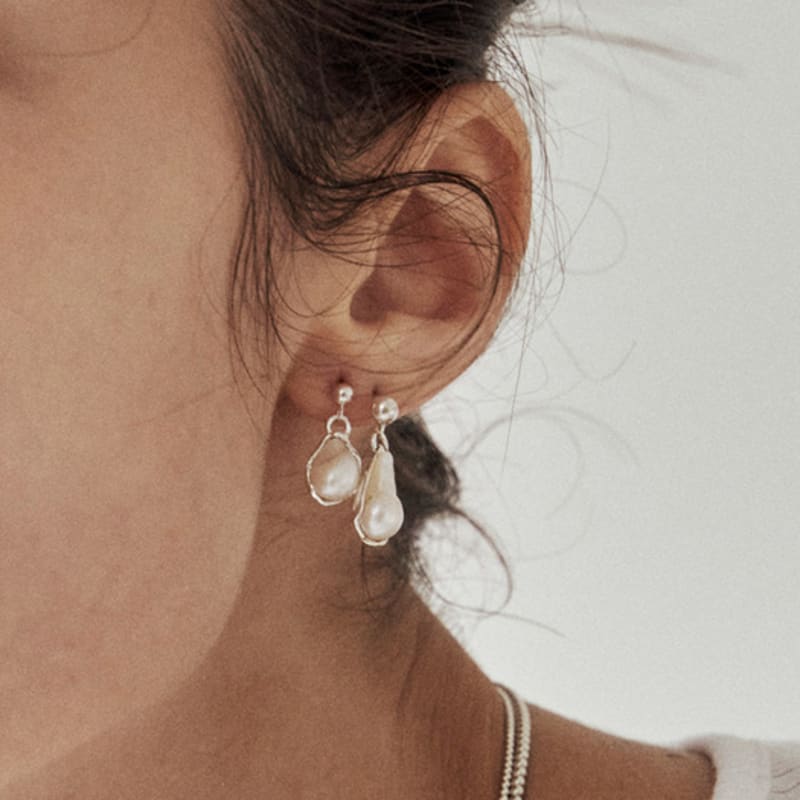 Dewy Desert Persona Pearl Earring