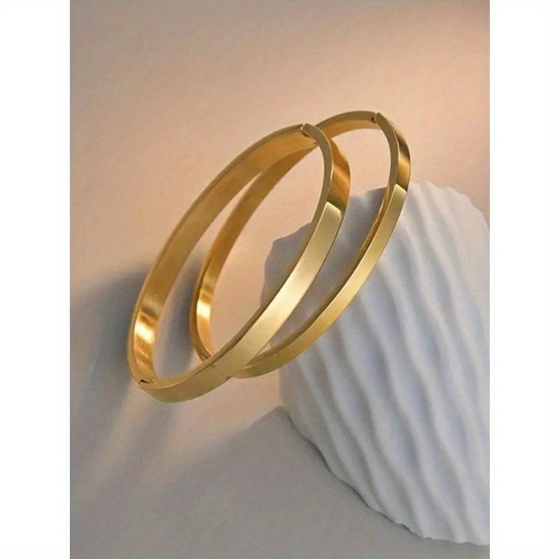 Парный титановый браслет-манжета с минималистичным дизайном и зеркальной полировкой