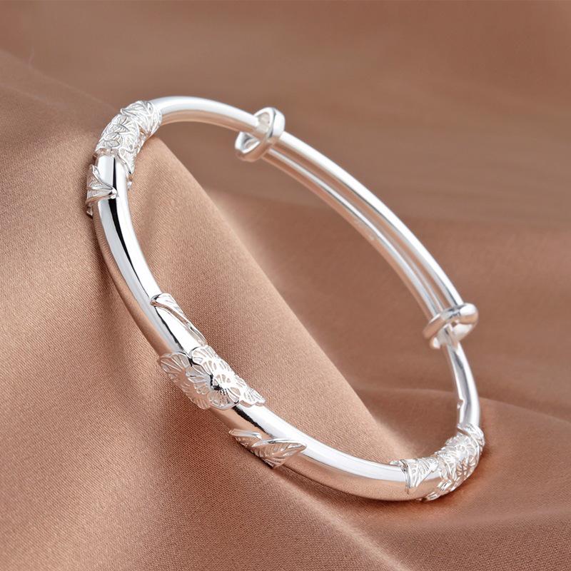 2024 Elegant White Copper-Plated Silver Push-Pull Flower Bracelet - Simple, Fashionable Gift for Women