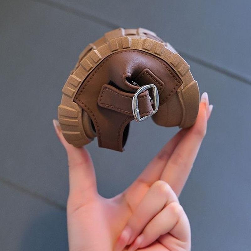 Летние новые детские сандалии модные сандалии в студенческом стиле для мальчиков и девочек с мягкой подошвой простые однотонные детские сандалии с защитой от ударов