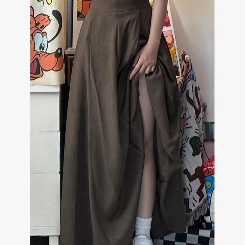 Melaard Retro Brown High-Waisted Midi Skirt: Slimming Winter Style with Minimalist Draping.