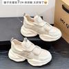 Кеды на высокой подошве для женщин 2025 новые, маленькие белые туфли на толстой подошве, мягкая подошва, легкая повседневная маленькая спортивная обувь, одинарная обувь