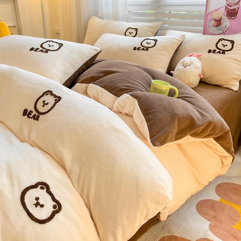 Зимнее полотенце с вышивкой, молочный бархат, комплект из четырех предметов, утолщенное теплое постельное белье с героями мультфильмов, коралловое фланелевое пододеяльник