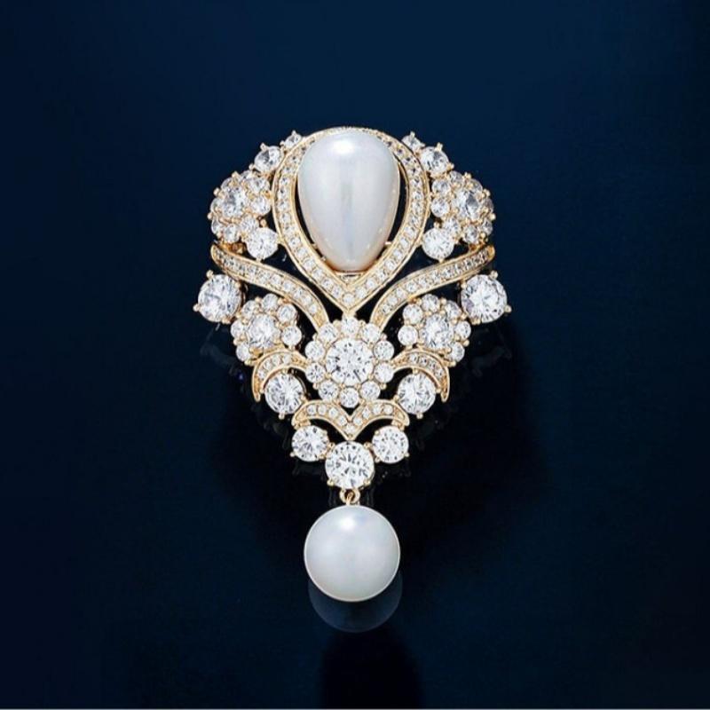 Charming Violet Pearl Pendant Brooch with Rhinestone for Evening Gown Accessory