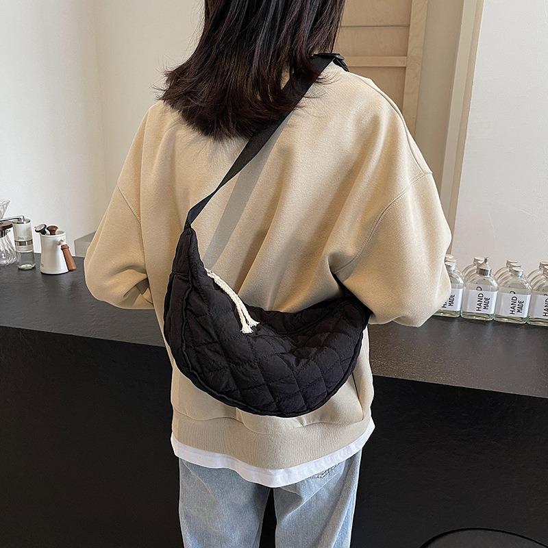 High-end Bag Women's Large-capacity New Autumn and Winter Tide Fashion Diamond Nylon Shoulder Messenger Bag Dumpling Bag