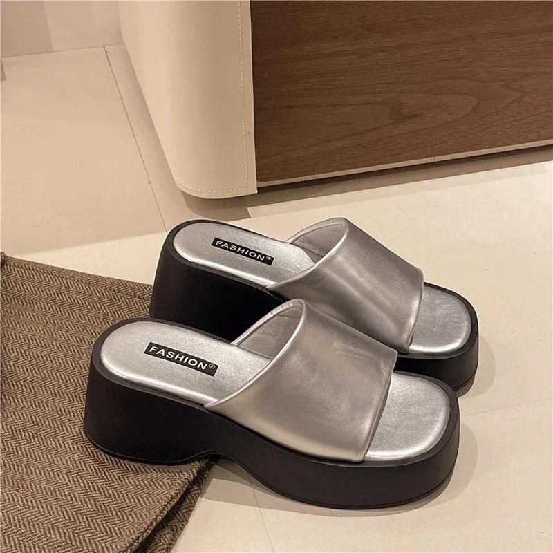 Женские пляжные туфли на высоком каблуке, женские летние новые сандалии на толстой подошве, с квадратным носком, роскошные дизайнерские шлепанцы, слайды, платформа, толстые танкетки