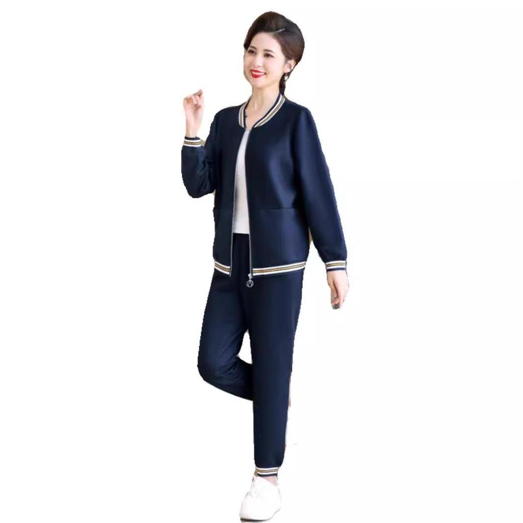 Весенние спортивные костюмы 2024: Модные куртки и костюмы-двойки для женщин среднего возраста