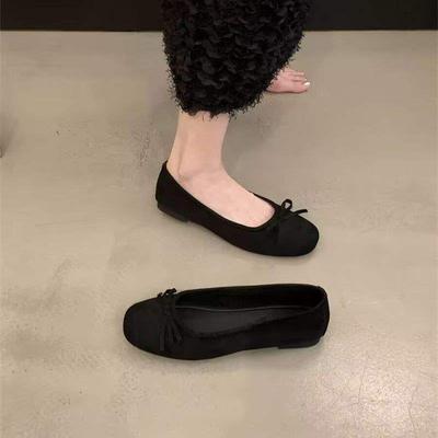 Красные балетки женские 2025 новые с бантом ретро вечерний ветер плоская подошва женская обувь квадратный носок мелкий вырез туфли бабушки